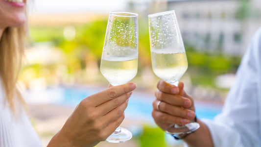 Champagne en été : comment le choisir, le servir et l'accorder ?
